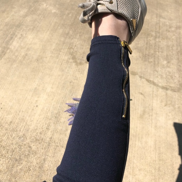 ⭐️ 5 for $25! NWT Navy Moto Leggings 🔥 - Picture 4 of 4